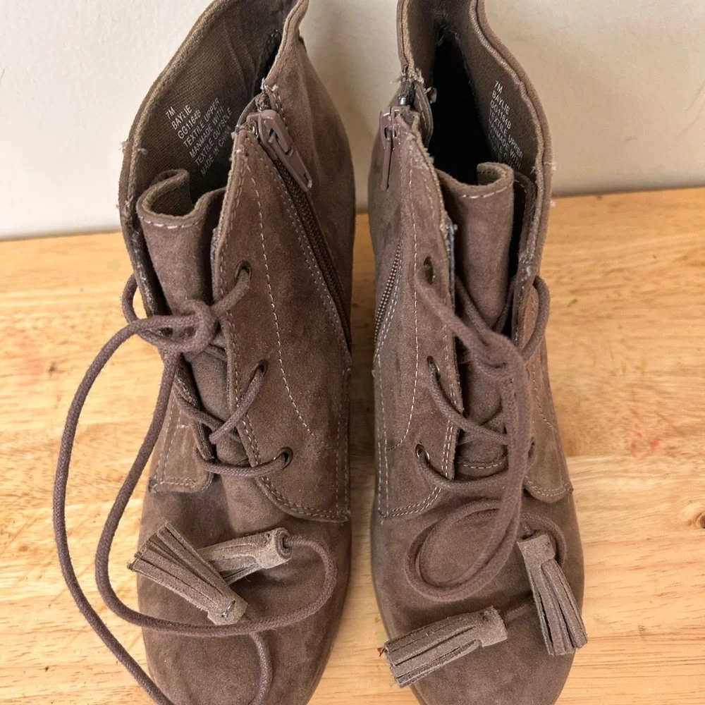 Mia Baylie Brown Suede Wedge Booties‎ with Lace-Up Detail size 7M